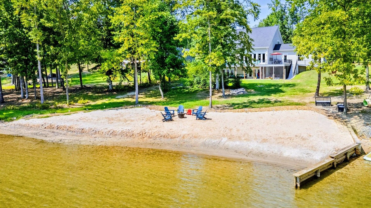 Mineral House | Lakefront with 120' Beach, Views, Wifi @ Lake Anna