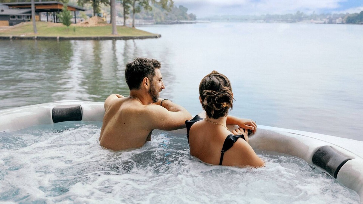 Rockwell House | LakeFront with Pool! HotTub! Game Room! Sleeps 20+nn