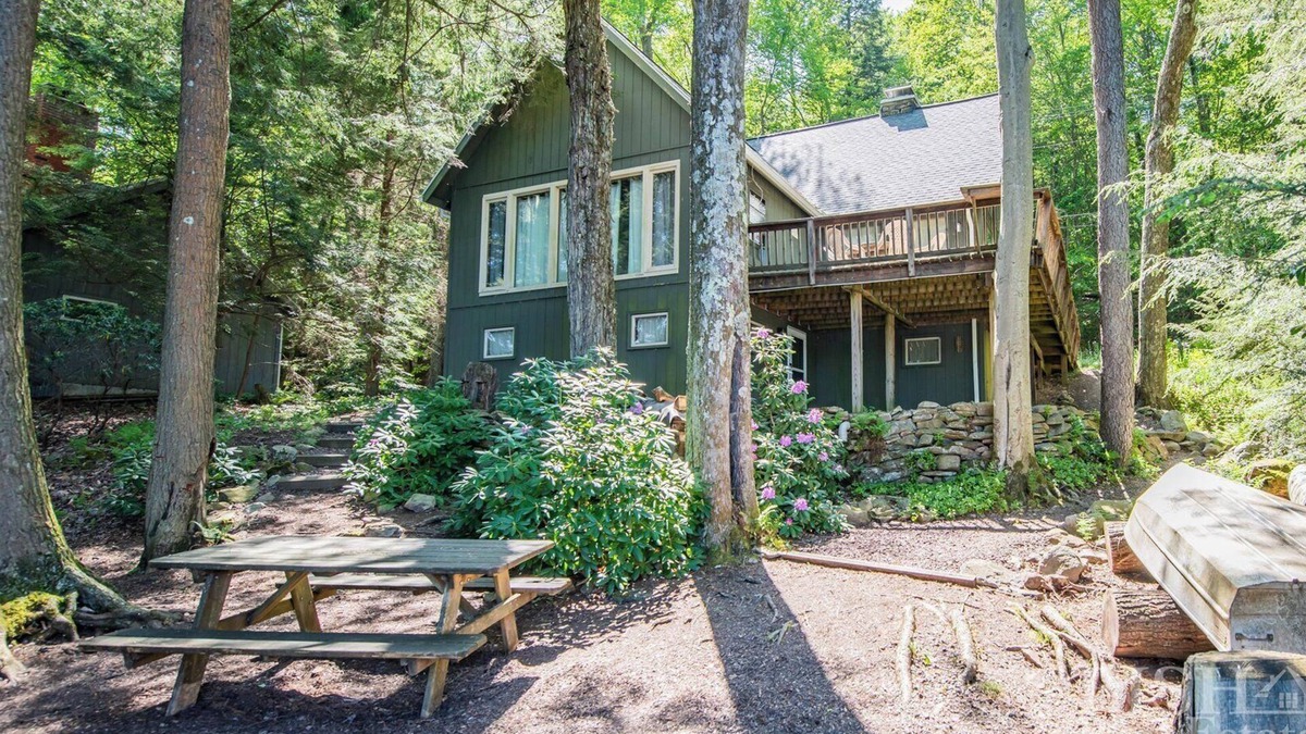 Laporte Cottage | Lakefront wooden "Heritage House Cottage" in Lake Mokoma