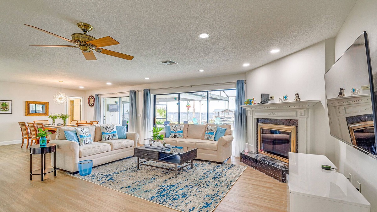 Yalaha House | Lakefront Yalaha Home w/Private Dock!