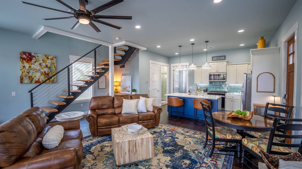 Vinita House | Lakehouse/3 bd/2bath/sleeps 10/neighborhood pool