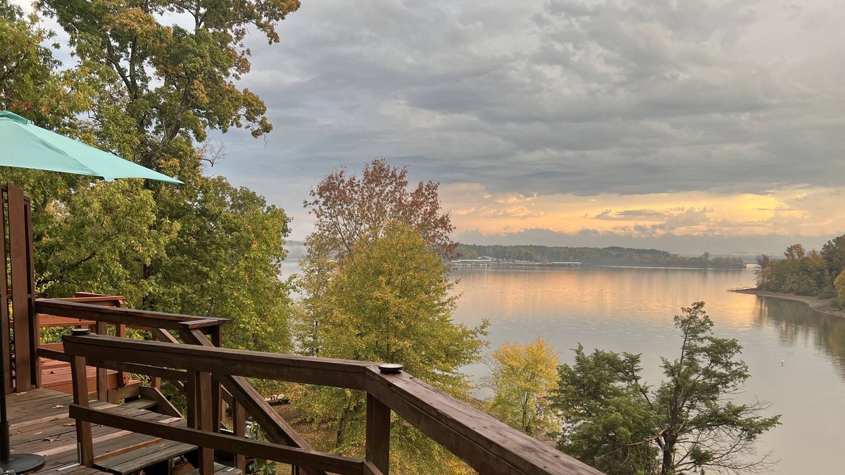 Camden Condo | Lakehouse 345 on the water w dock; May is almost full