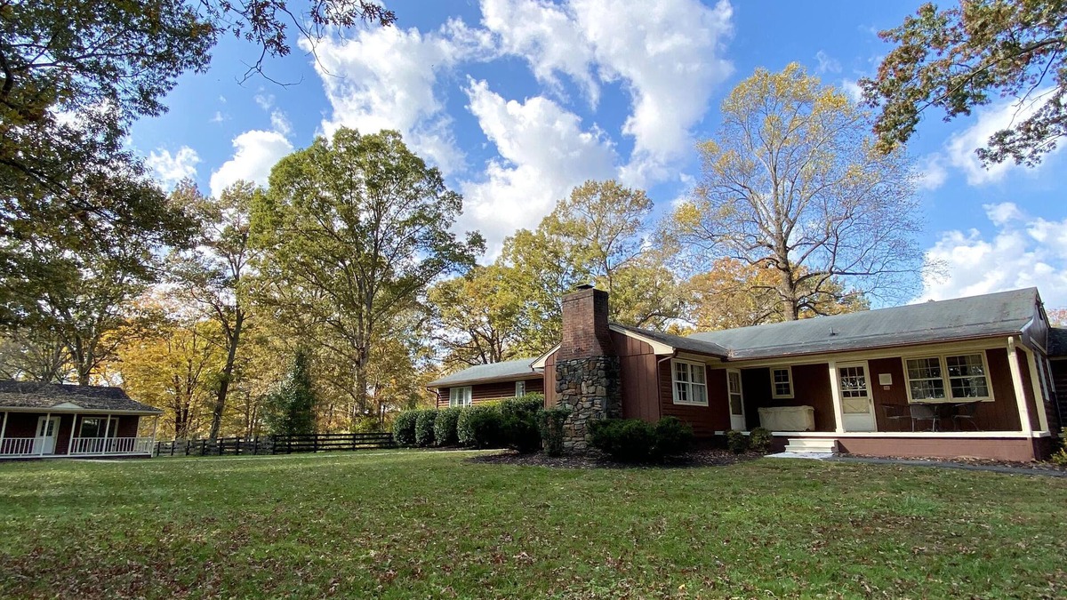 Scottsville House | Lakehouse & Bungalow with beach access