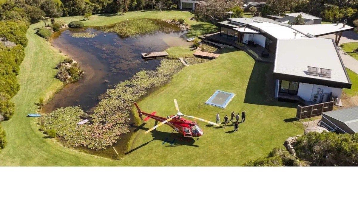 Newhaven House | Lakehouse Estate is on 3 acres with private lake