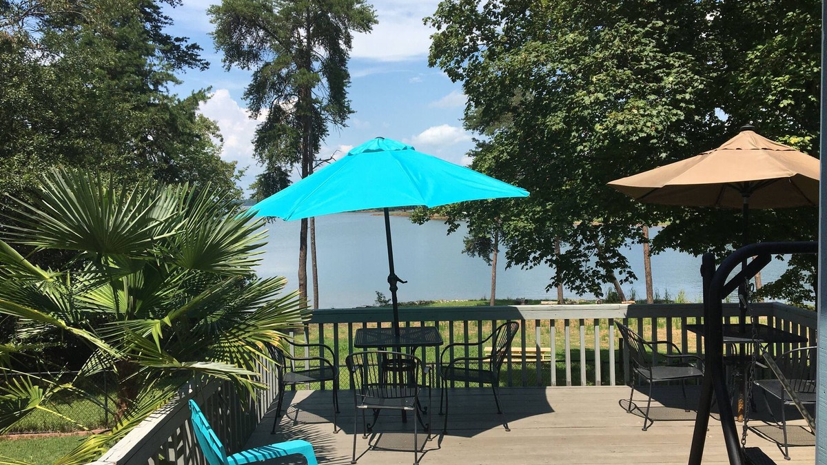 Anderson House | Lakehouse Retreat with dock, paddle boat, canoe & kayaks! Now have Gas Grill