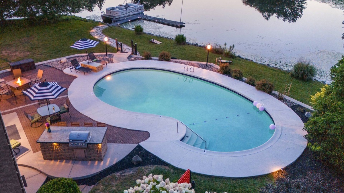 Battle Creek House | Lakehouse w/Heated Pool, Hot Tub, Pontoon, Kayaks, Games
