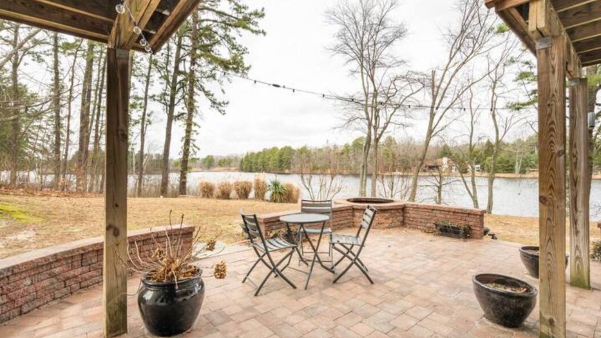 Marlton House | Lakehouse with Gorgeous View - Family Friendly!