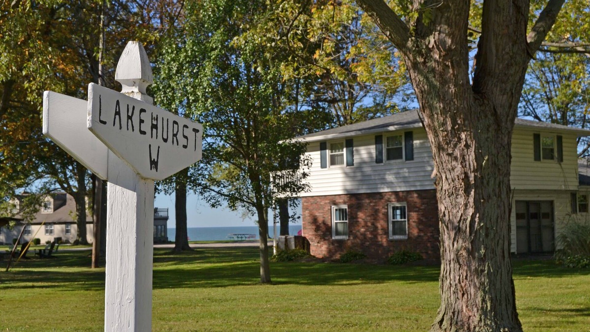 Ashtabula House | Lakehurst Bungalow – Stunning Lake Erie Views & Relaxation Await