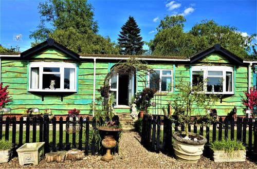 Beckingham House | Lakeland Lodge with private Hot Tub and fishing