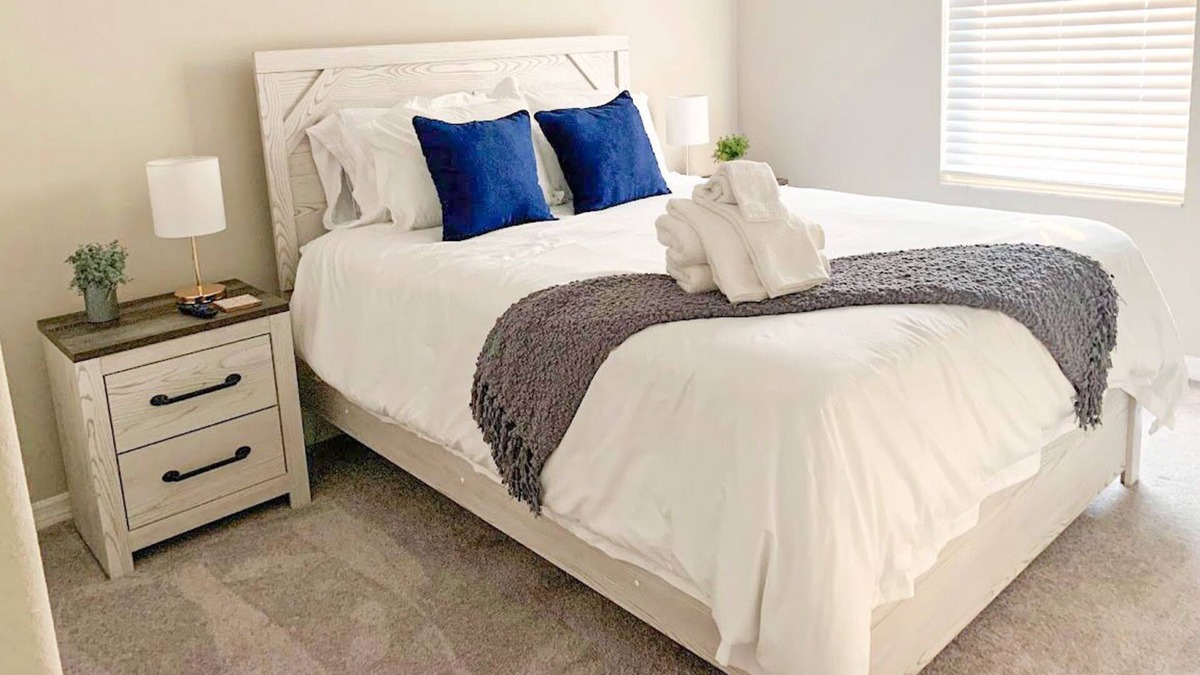 Fussels Corner House | Lakeland New 4BR Family / Corp Home