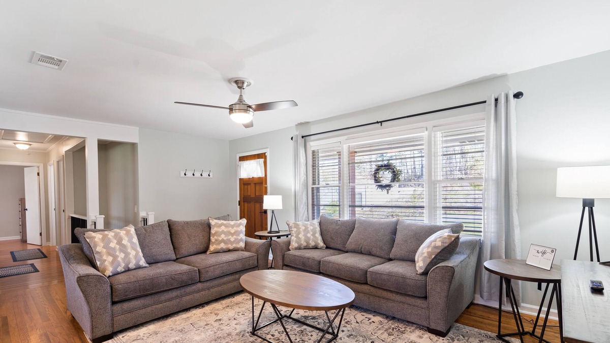 Emerson House | Lakepoint Bunk House, 1 Mile from Lakepoint Sports
