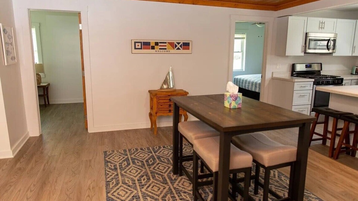 Madison-on-the-Lake Cottage | LakePointe Shores # 7 Welcoming 3-bedroom cottage in Madison on the Lake