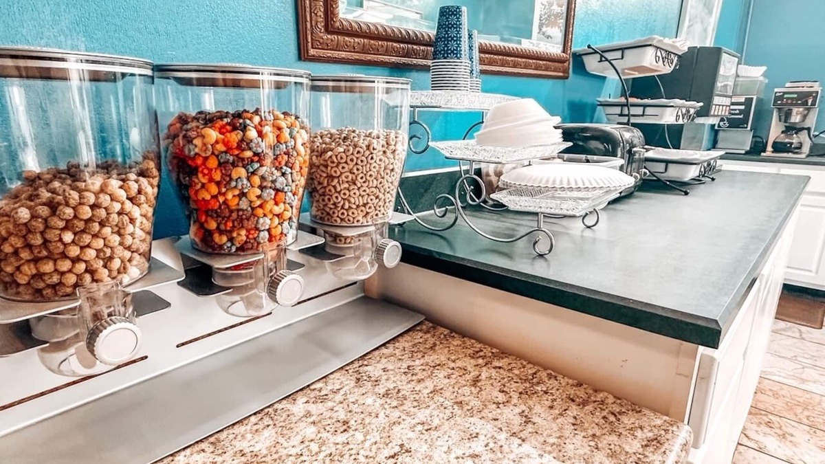 Russell Springs Hotel | Laker Inn