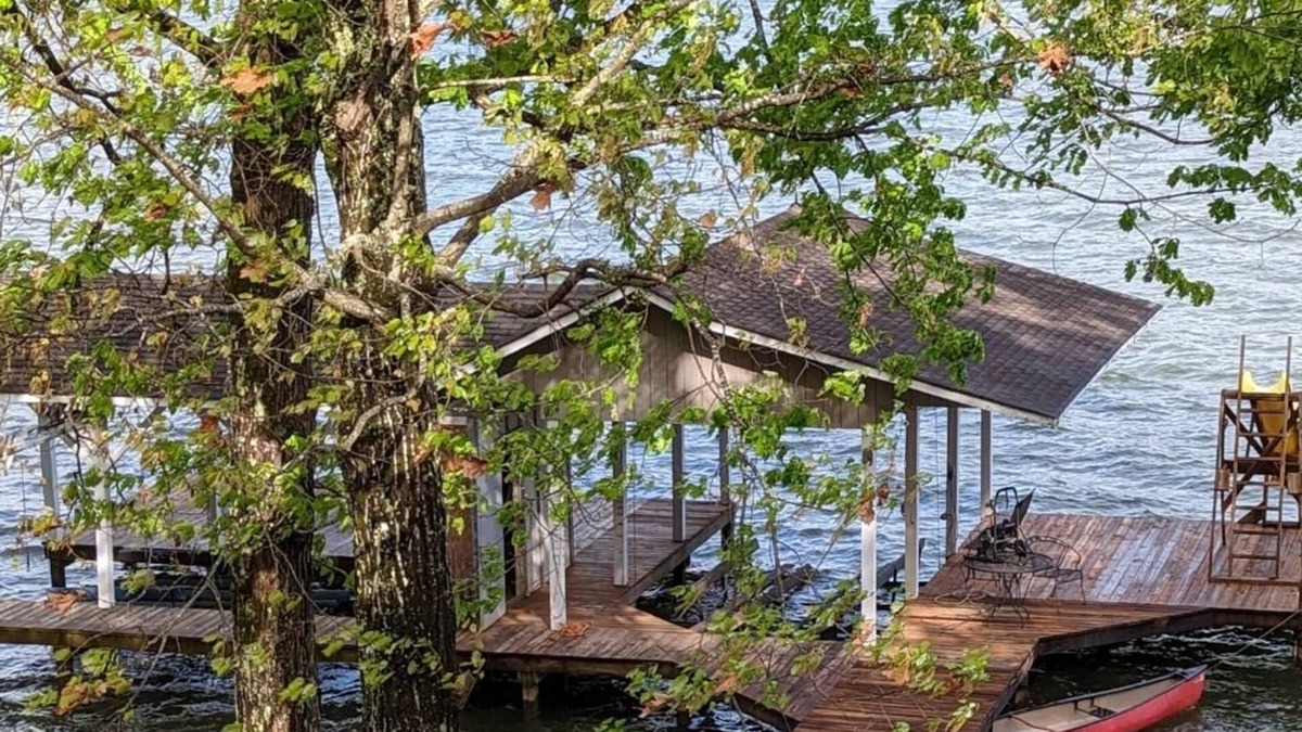 Cedar Bluff House | Laker's Acres: Stunning View, Sleeps 14, Very Private, Relaxing