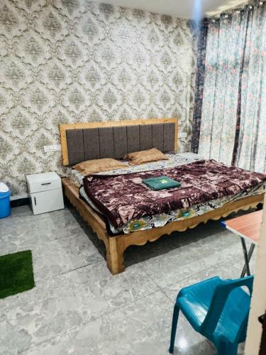 Dal Lake House | Lakes and peaks