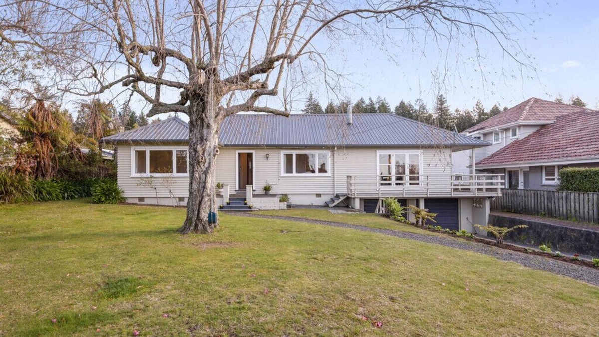 Lynmore House | Lakes or Redwood Forest.you choose