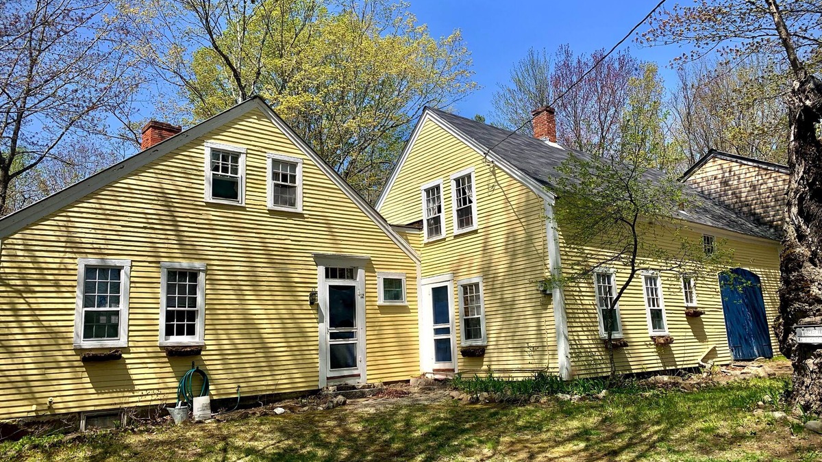 Sandwich House | Lakes Region! Historic 200+ Year Old Beautiful Cape 1 mi from Squam Town Beach