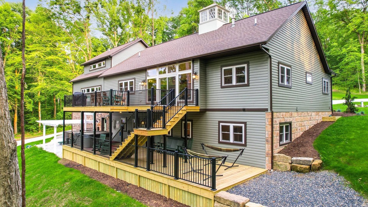 Sandyville Cabin | Lakes, Waterfall, Basketball Court: Family Getaway 5-7 bedrooms