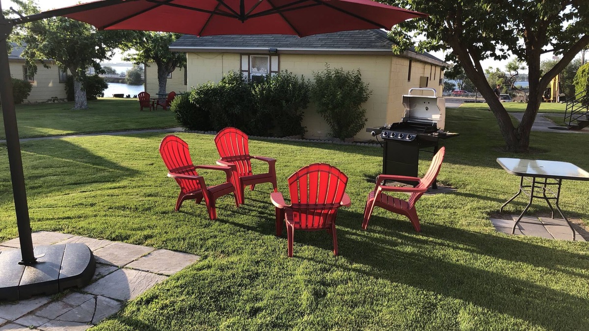 Moses Lake Hotel | Lakeshore Inn Water Front