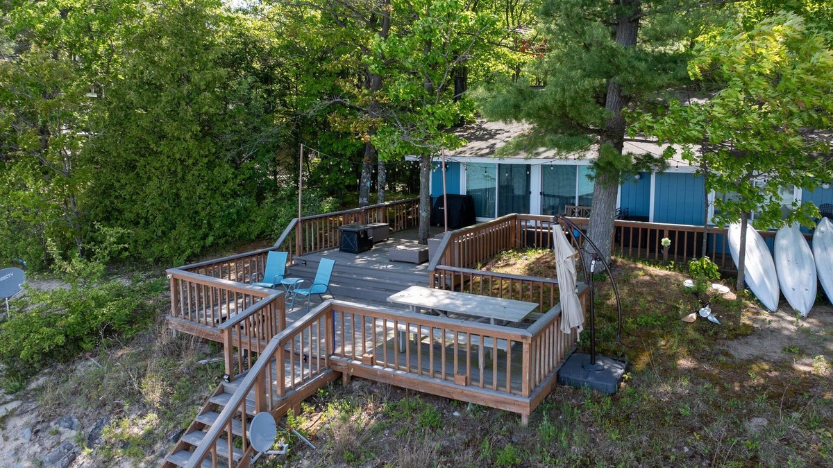 Williamsburg House | Lakeshore Lux - La Casa Feliz | Beach | Fireplace | AC