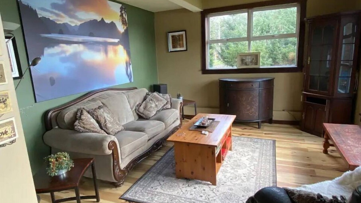 Hatzic Condo | Lakeshore ; main level of house