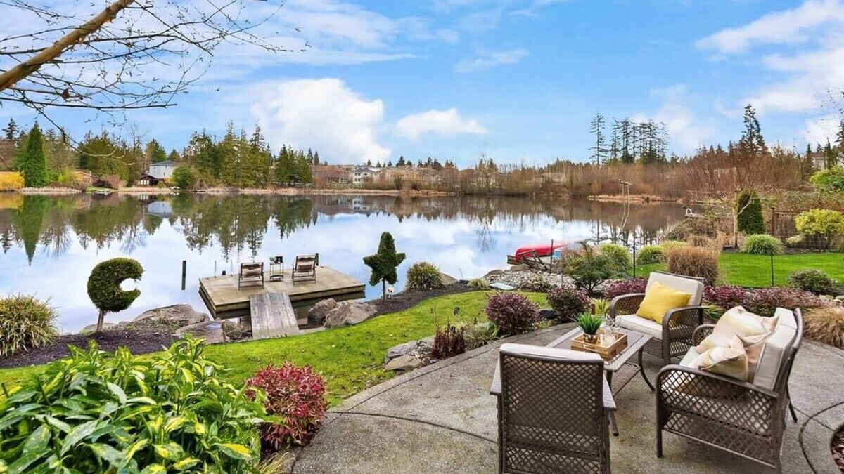 Mountlake Terrace House | Lakeshore Serene Modern House| Dock| Billiard |Gym