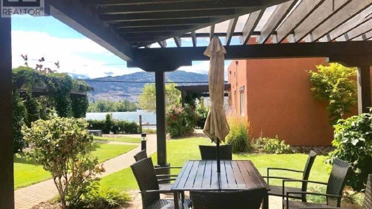 Okanagan-Similkameen Villa | Lakeshore Villas! Ground floor Lakeview, 3 beds, Great for Families!