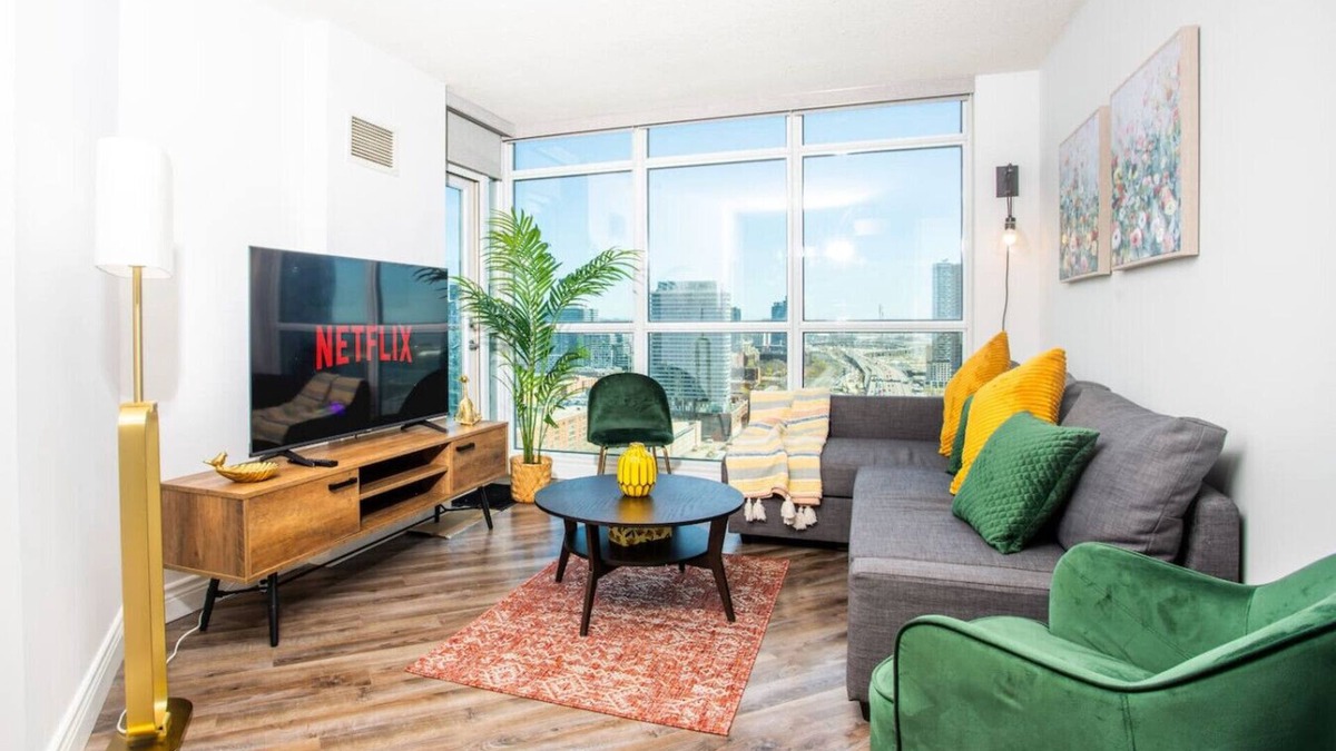 Downtown Toronto Hotel | Lakeshore Vista - Free Parking