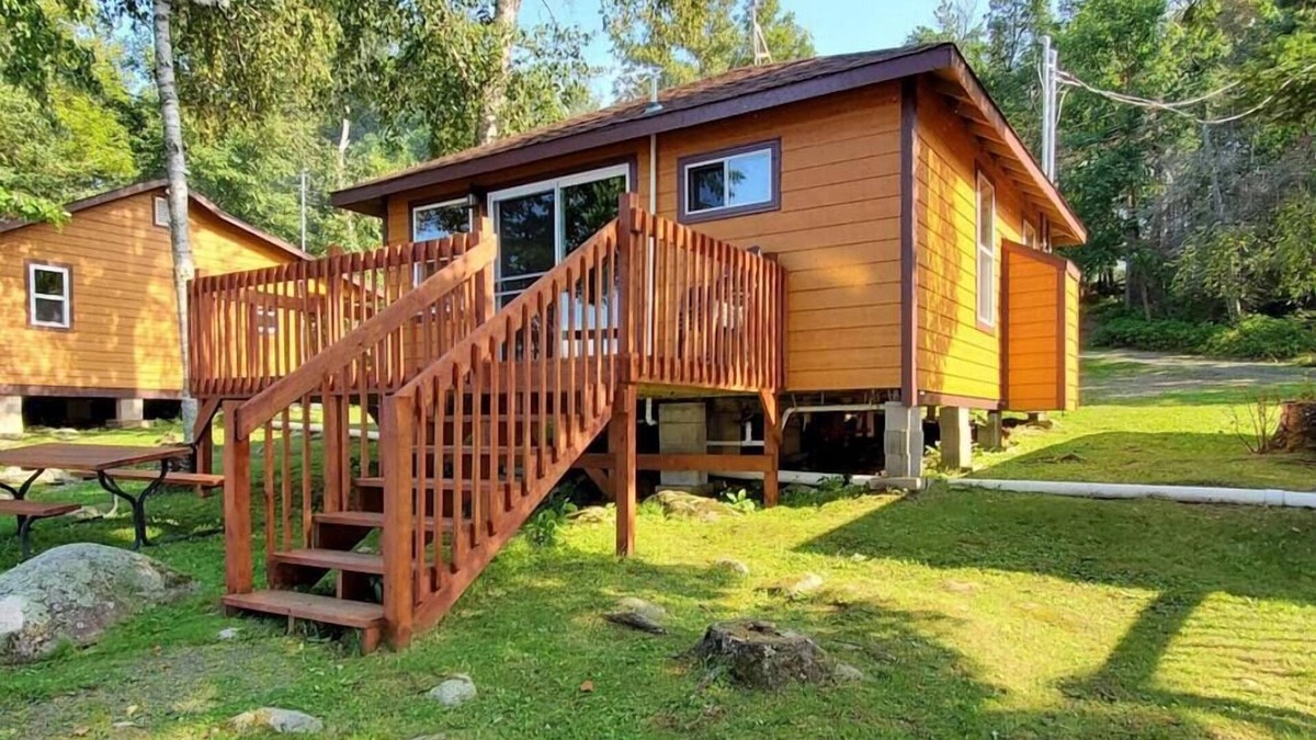 Ray Cabin | Lakeside 2 Bedroom Boulder Cabin on Kab