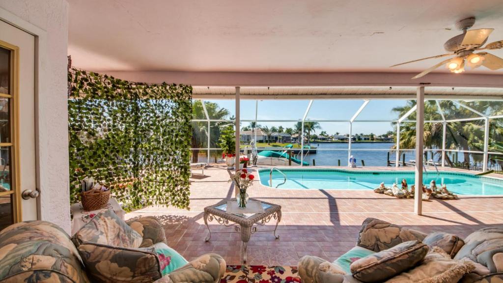 Cape Coral House | Lakeside at Cat Cay - Cape Coral - Roelens Vacations