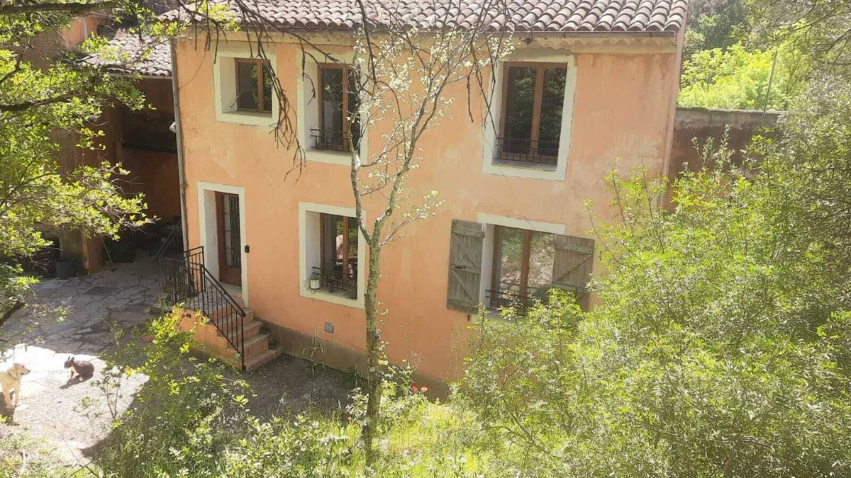Le Cannet-des-Maures House | Lakeside Barn Retreat Near Vidauban’s Vineyards & Chateaux