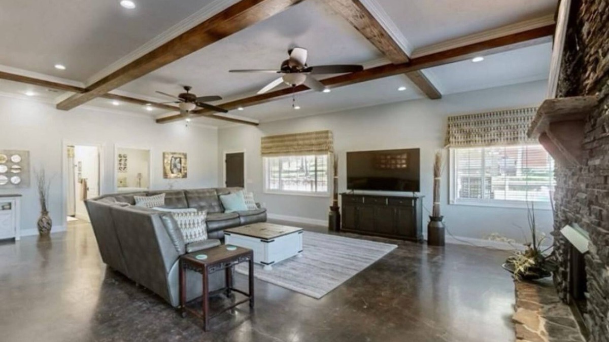 Buchanan House | Lakeside Barndominium in Charming Buchanan