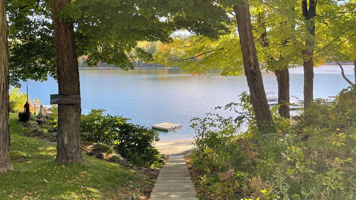 Frontenac Cottage | Lakeside Bliss & Adventure: Cozy Whippoorwill Cottage on Crow Lake!