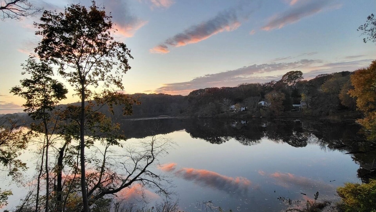 Niantic Cottage | Lakeside Bliss