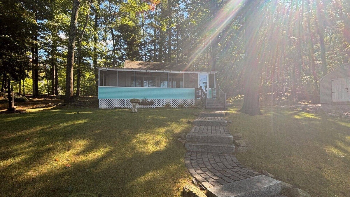 Franklin Cabin | Lakeside Bungalow with Sandy Beach!