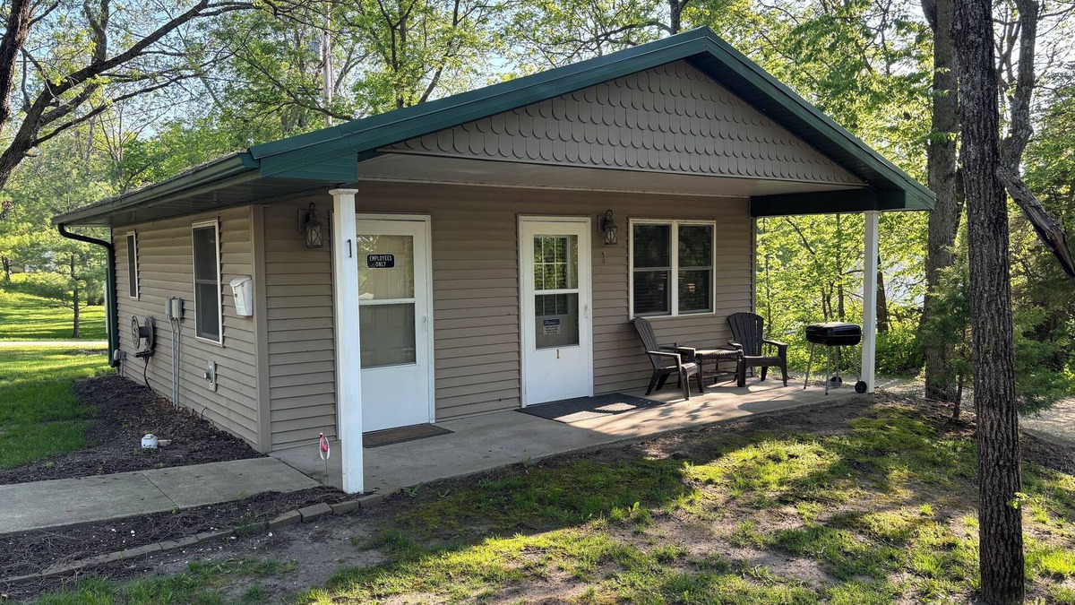 Manchester Resort | Lakeside Cabin 1: Perfect Retreat at Enriched Cabins & Resort on Lake Delhi