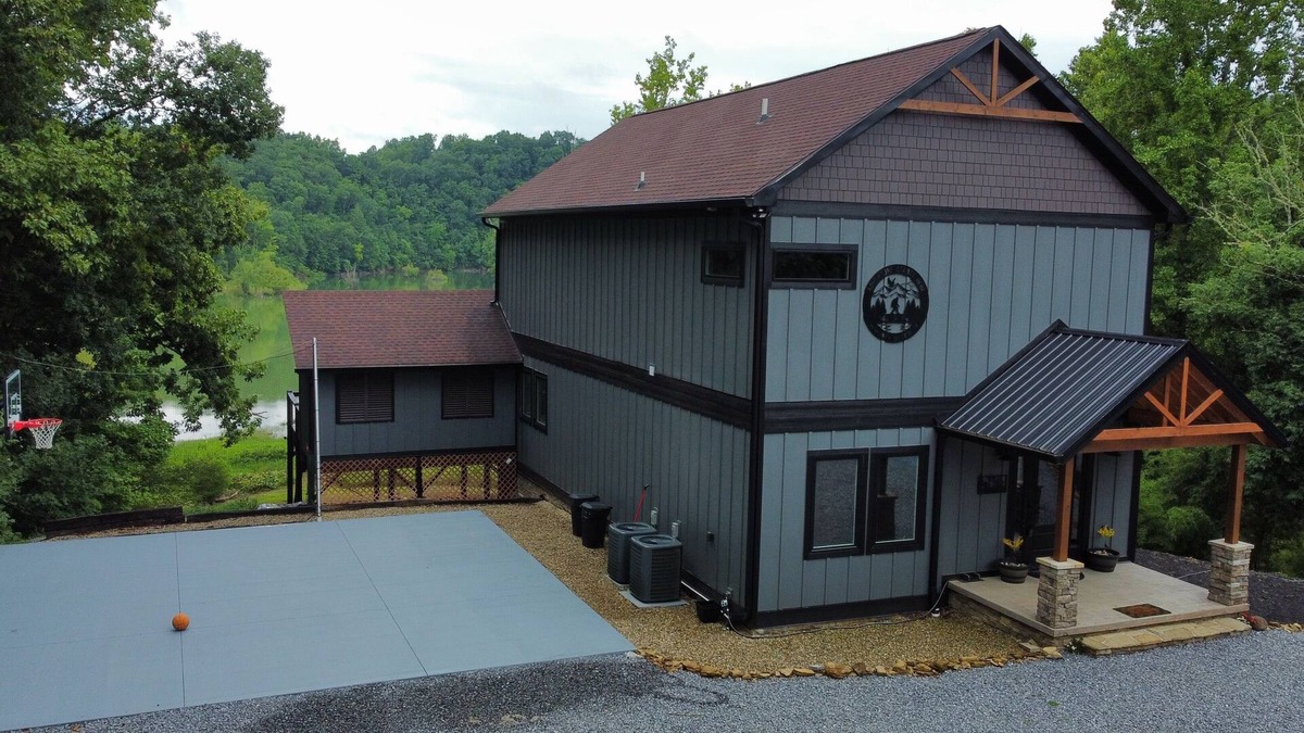 Sevierville House | Lakeside Cabin: Gated Comm/Pool Access/Private B-Ball Court/Fire Pit/Easy Access