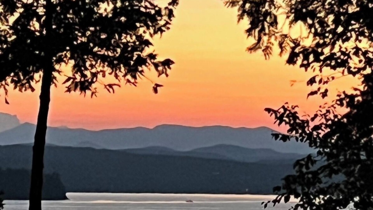 Charlotte Cabin | Lakeside cabin on Lake Champlain in charming Charlotte, Vt