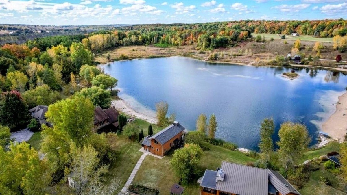 Cascade Cabin | Lakeside Cabin Retreat Relax at Private Lake House!