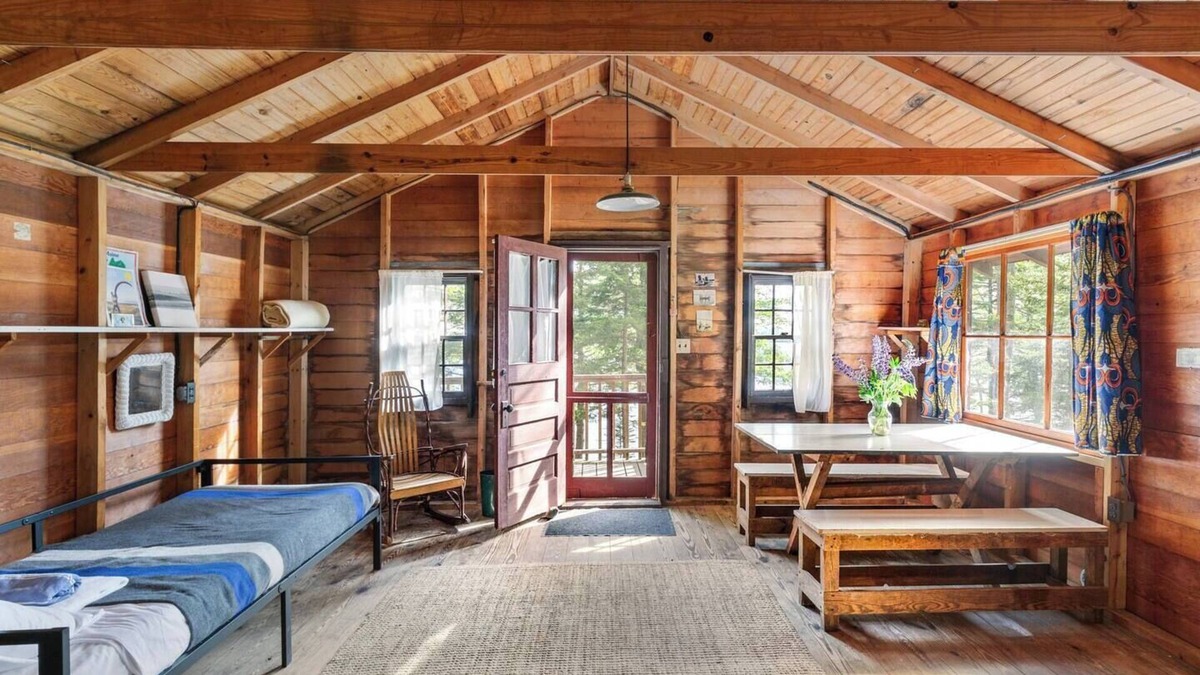 Bremen Cabin | Lakeside Cabin Stay