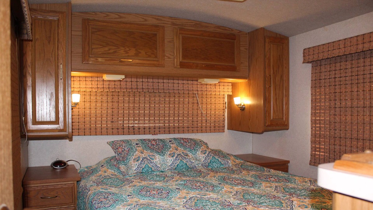 Squaw Lake House | Lakeside Camper Glamping