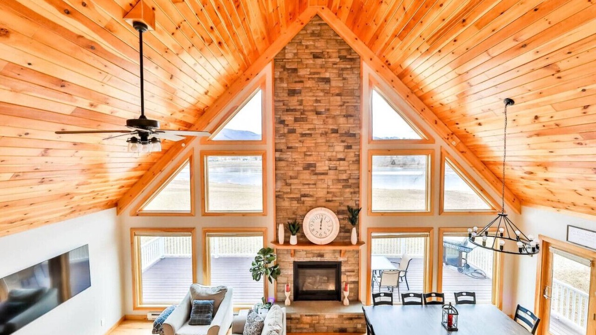 Cairo House | Lakeside Catskills Escape Soak, Sip & Stargaze