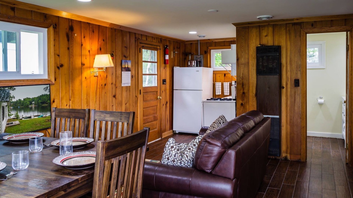 Gwinn Cottage | Lakeside cottage #4,Hottub,Fishing,Grills,Snowmobile