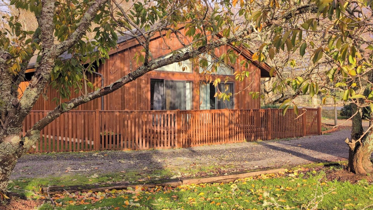 Long Beach Cottage | Lakeside Cottage -Coastal Retreat–30+ Day Stay; Creatives, Remote Workers & More