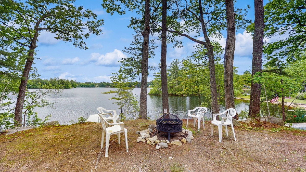 Ossipee House | Lakeside cottage with beautiful water-views and outdoor fire pit