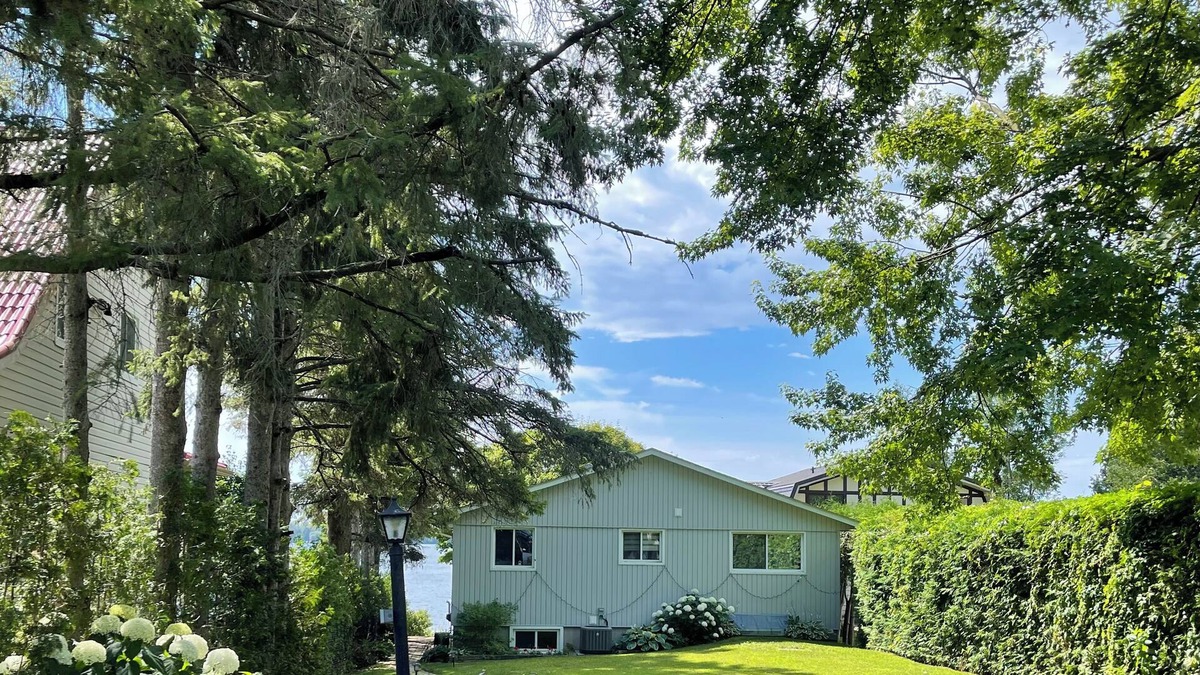 Ramara Cottage | Lakeside cottage with panoramic view, 80 minutes from Toronto