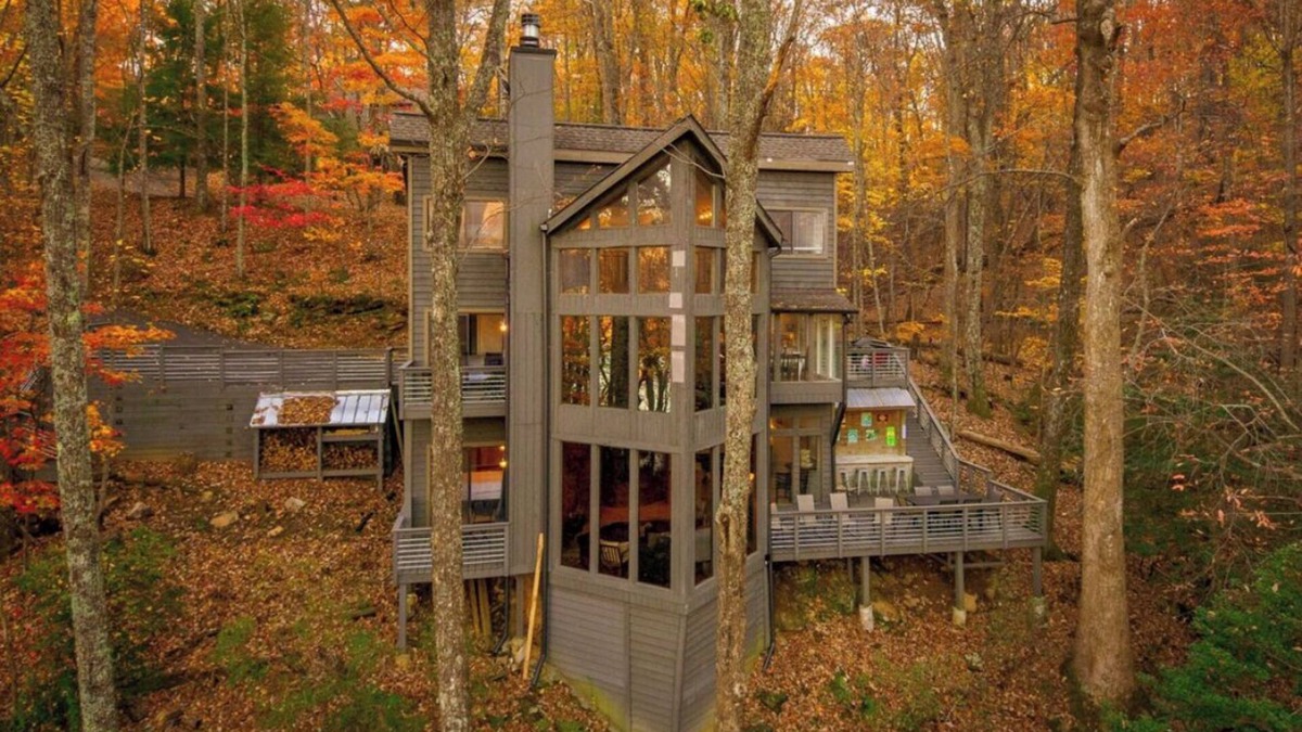 Big Canoe House | Lakeside, cozy cabin with game room. Recently renovated and pet-friendly!