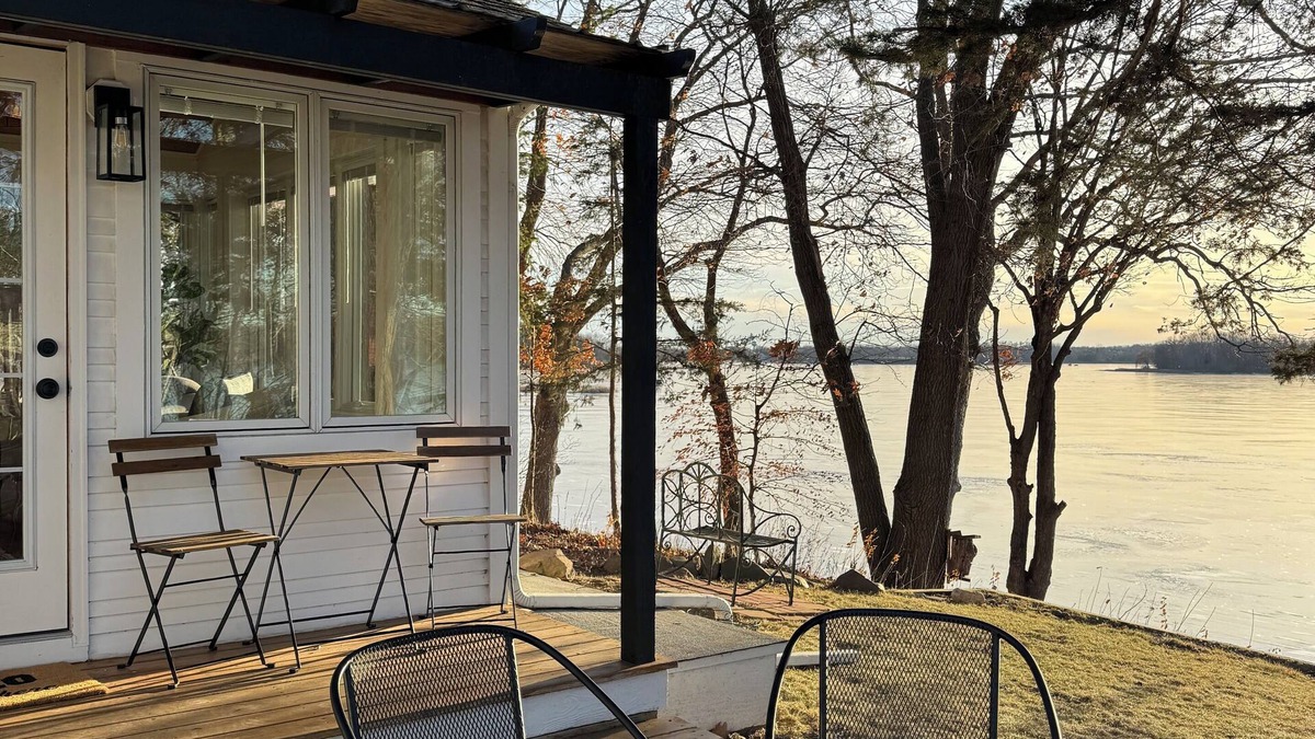 Center City Cabin | Lakeside Escape: Cozy Cabin, 1 Hr from City!