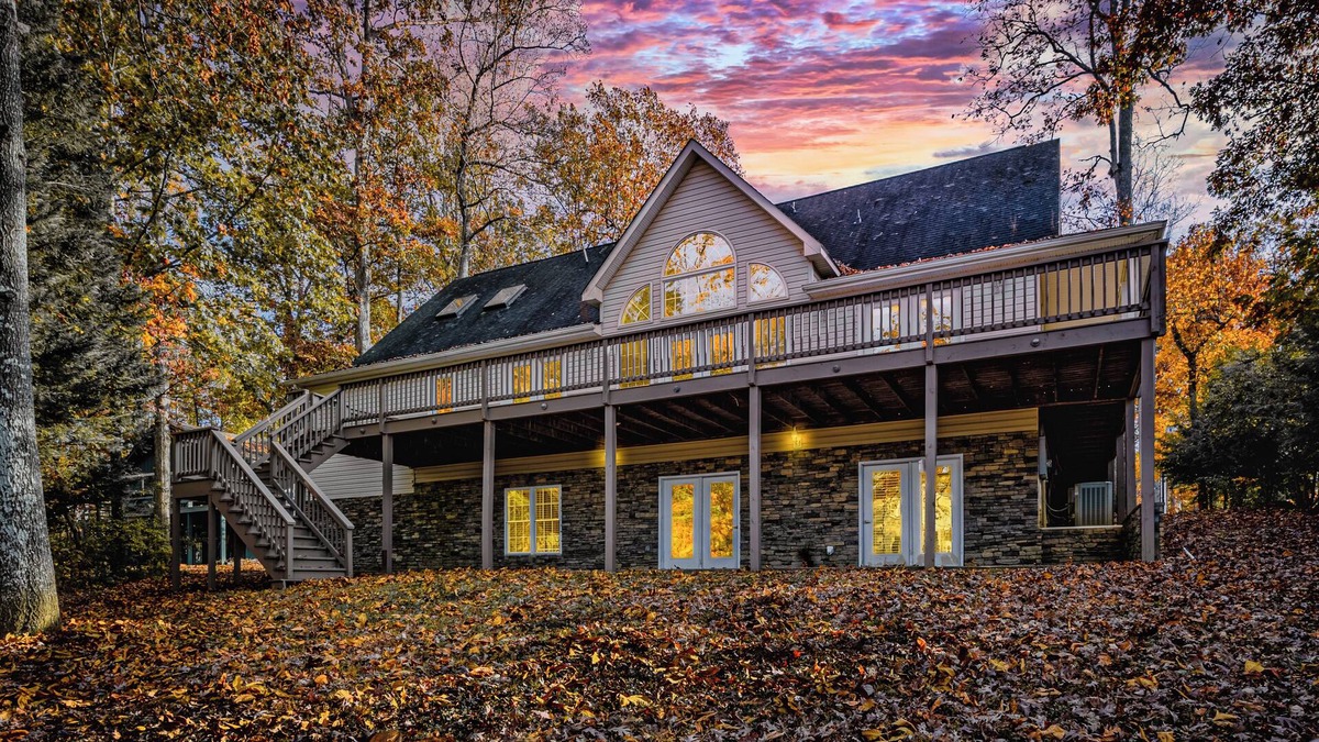 Locust Grove House | Lakeside Escape- it is a quiet and peaceful space, with beautiful views!