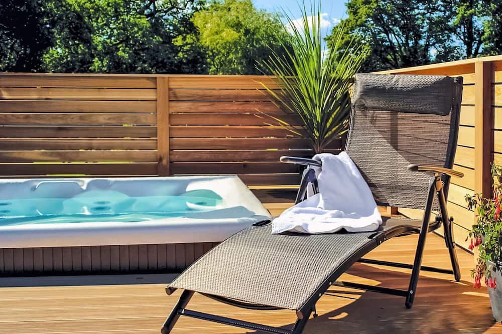 Westcott Ski Chalet | Lakeside Escape Lodge Pet - A